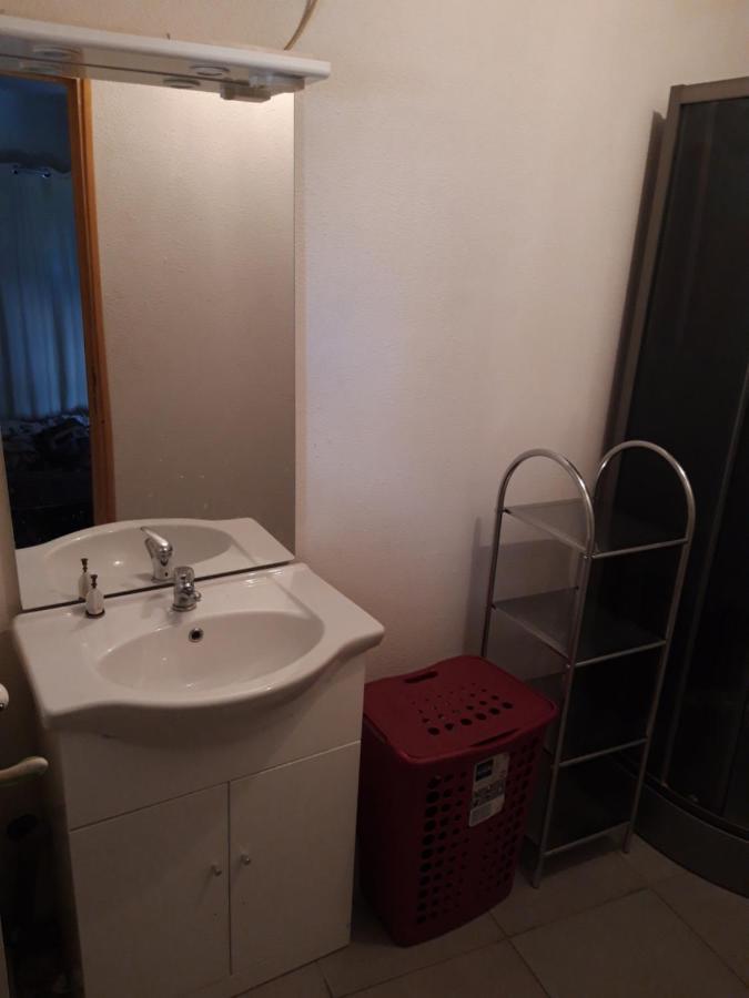 appartement f1 meublé 3 personnes Aubenas Exterior foto